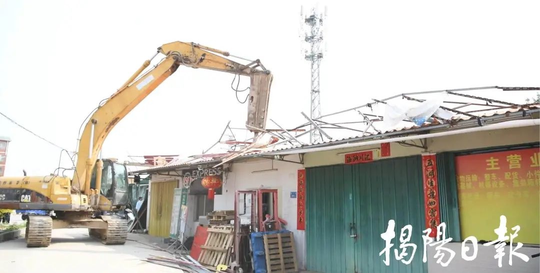 惠来大整治！交通干道沿线拆违建清杂物，能助力百千万工程初见成效？  第3张