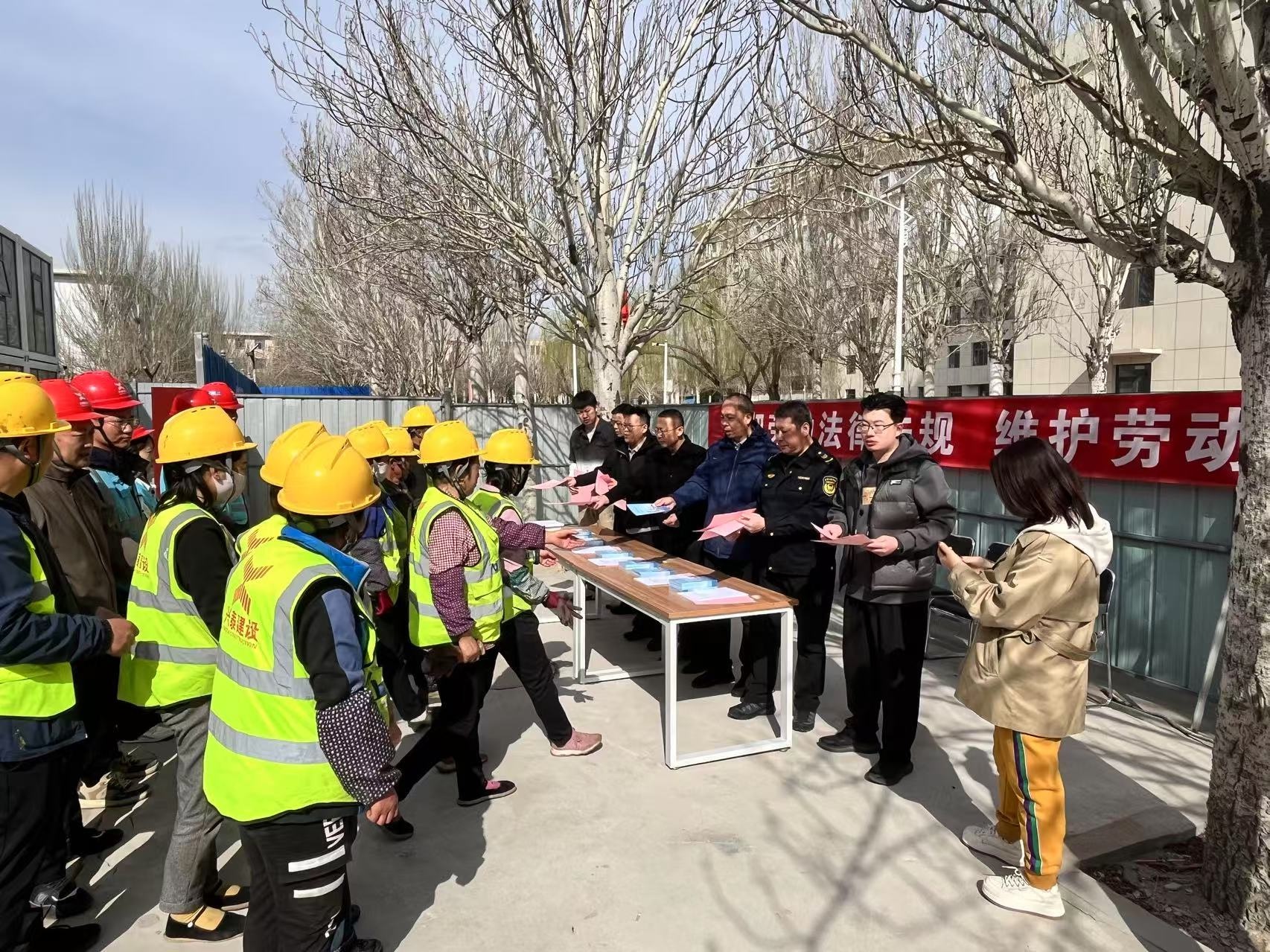 农民工权益谁来守护？昆区这场普法行动太给力了  第2张