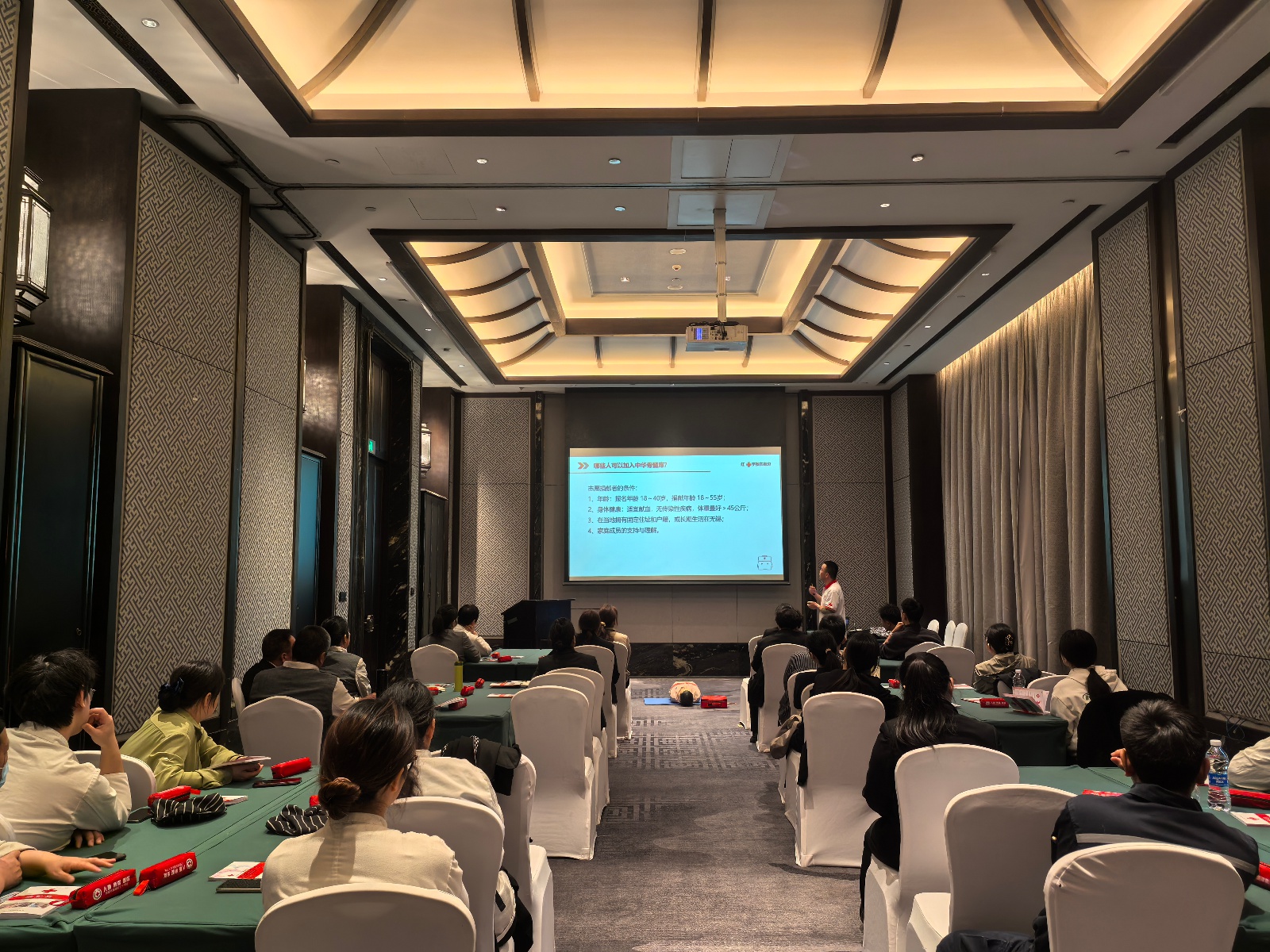 突发意外时，你能救人一命吗？融创文旅城员工集体学习急救技能  第2张