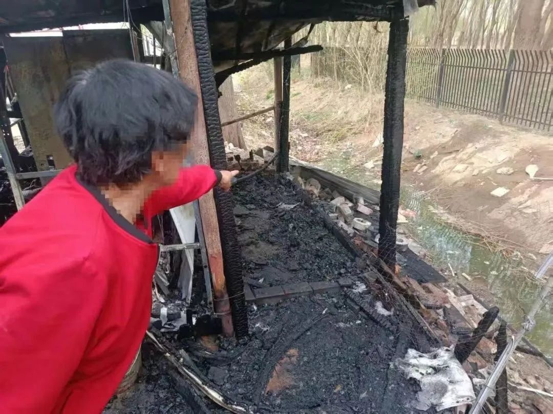 随手一扔竟酿大祸！农村大姐这个习惯差点烧光家当？  第4张