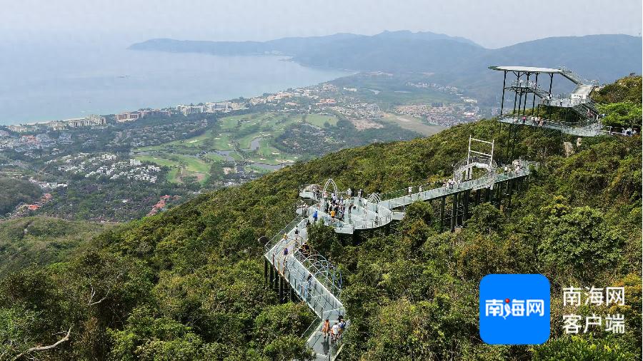 五一临近三亚旅游热度飙升，凭啥能入选境内外酒店热门目的地榜单？
