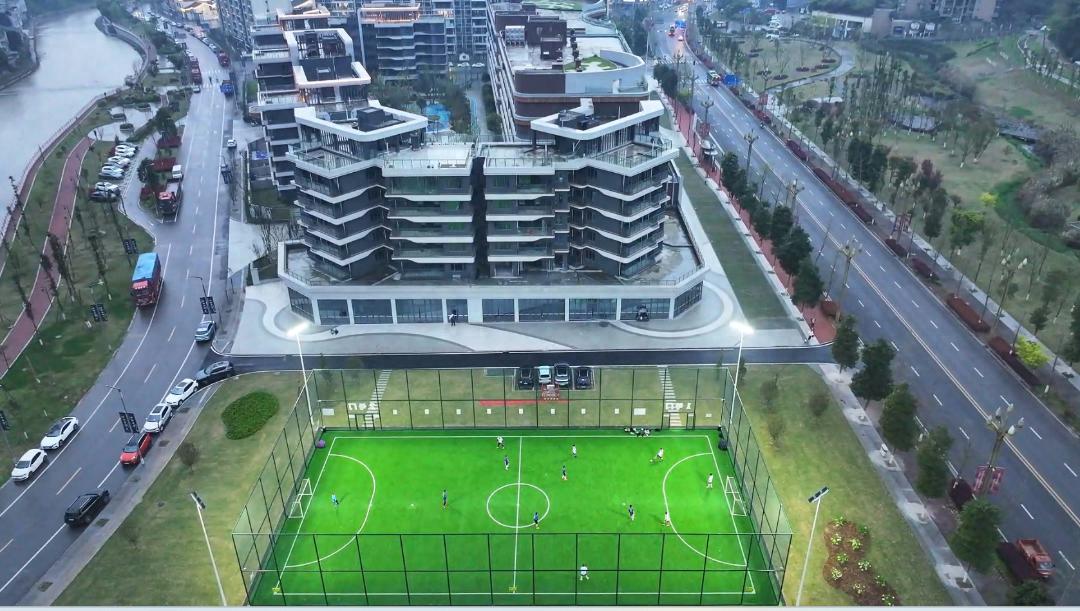 哇！名山区新建成五人制足球场，家门口的高质量运动场所，你不想来试试？