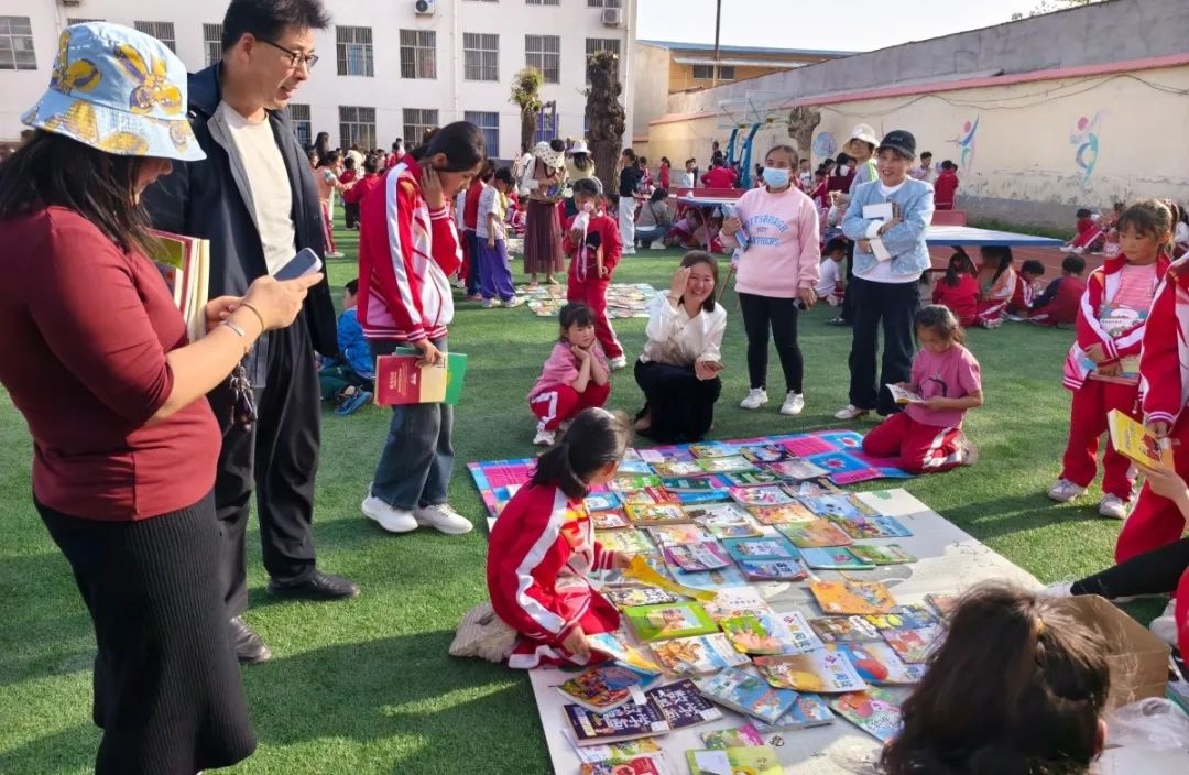 4月16日蓝天希望小学跳蚤书市火了！书籍交换共享究竟带来了啥？  第4张