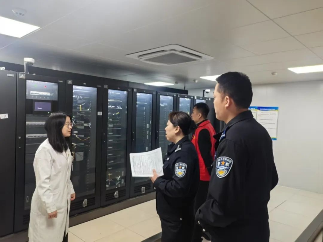 太原警方突袭检查小区安全！你家物业合格了吗？  第2张