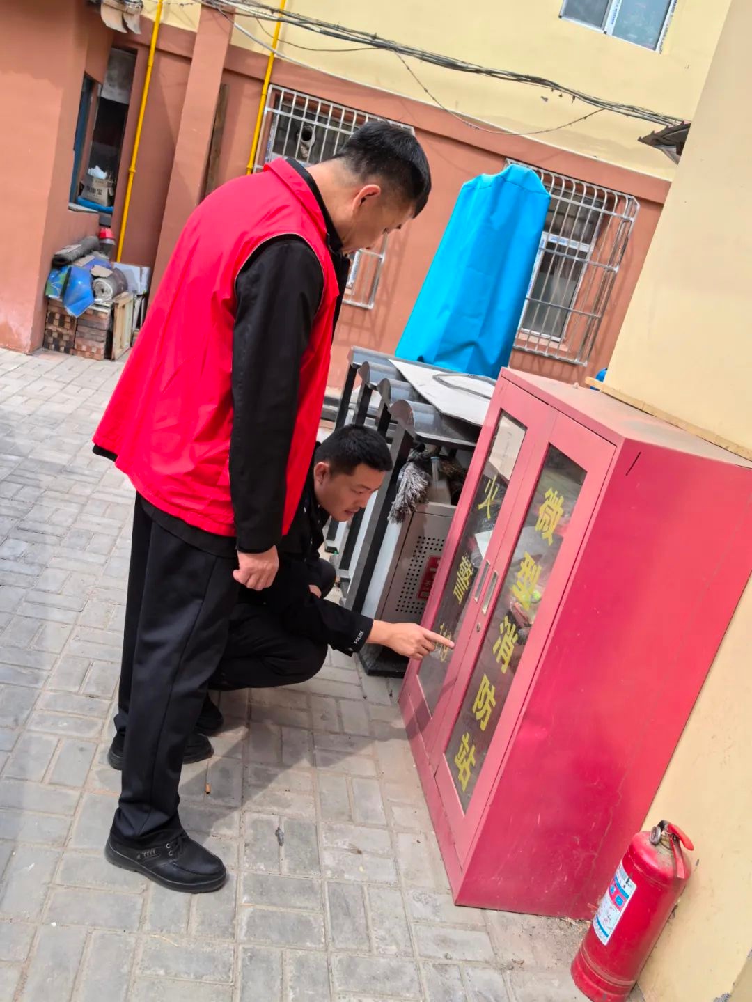 太原警方突袭检查小区安全！你家物业合格了吗？  第3张