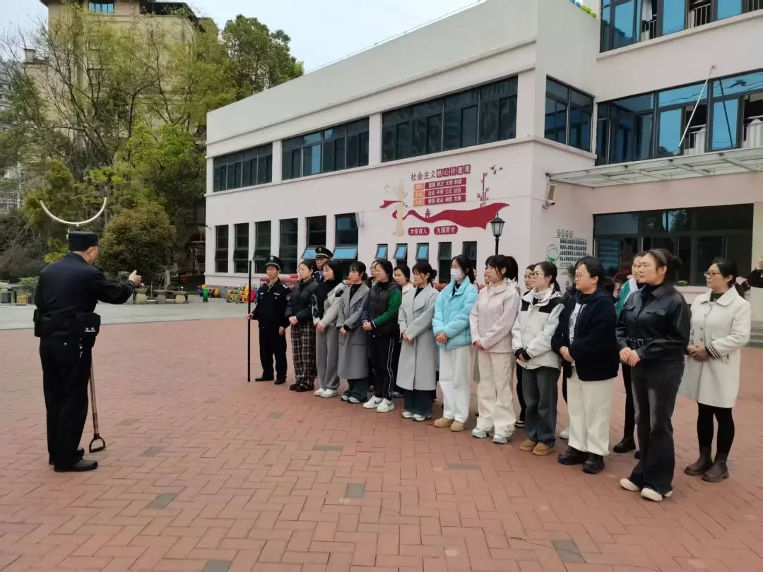 重庆高新区警方安全宣传超用心！民俗遇消防，民警如何护航平安香火？  第2张