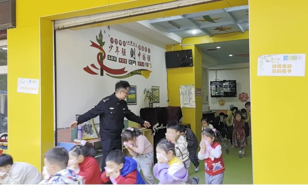 重庆高新区警方安全宣传超用心！民俗遇消防，民警如何护航平安香火？  第3张