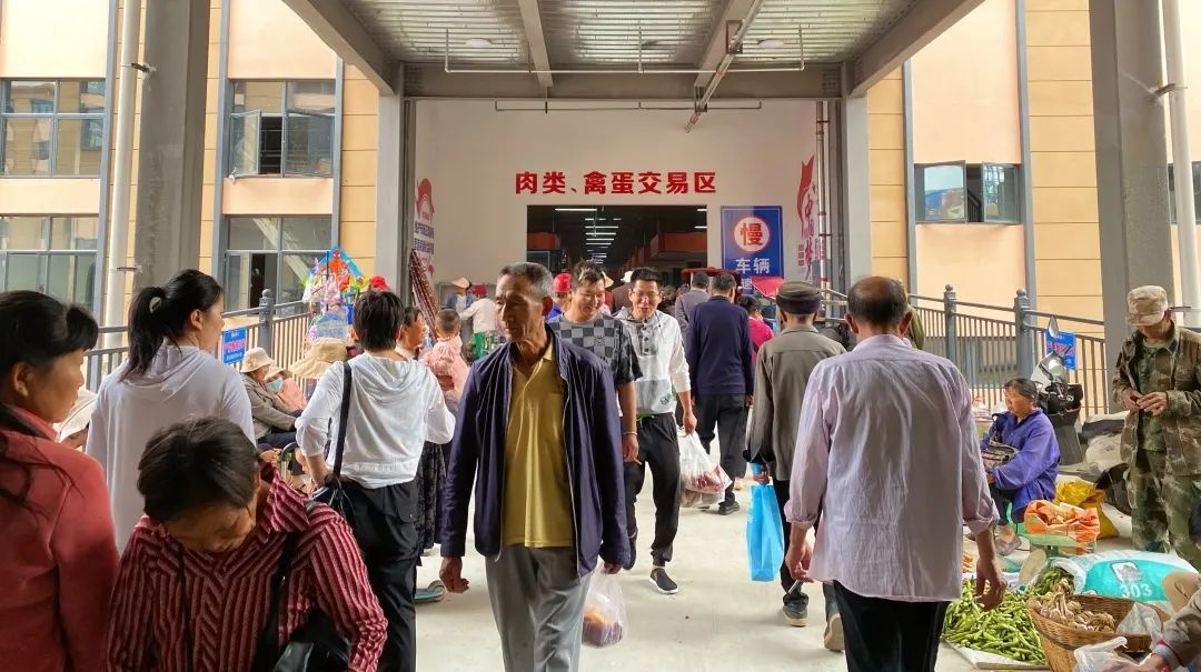 易门商贸城开业首日火爆！1.8亿打造的现代化市场，为何让300商户争相入驻？  第4张