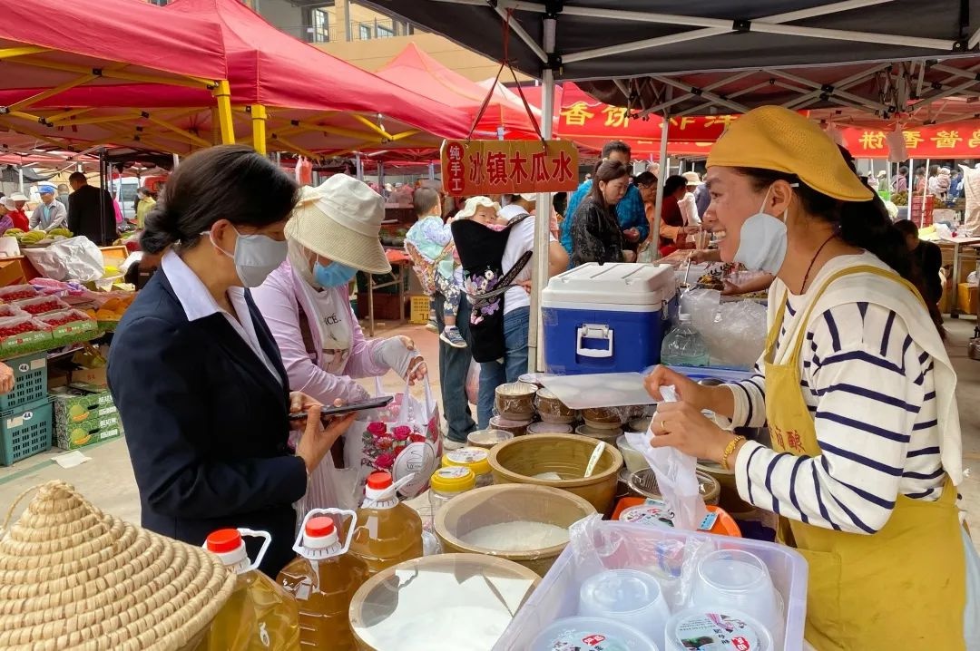 易门商贸城开业首日火爆！1.8亿打造的现代化市场，为何让300商户争相入驻？  第5张