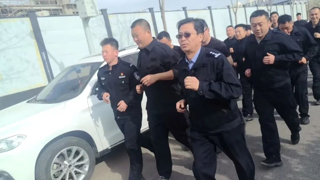 北京西路派出所体能训练大揭秘！50岁所长为何能领跑全场？  第4张