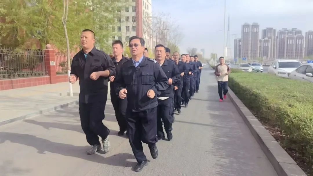 北京西路派出所体能训练大揭秘！50岁所长为何能领跑全场？  第5张