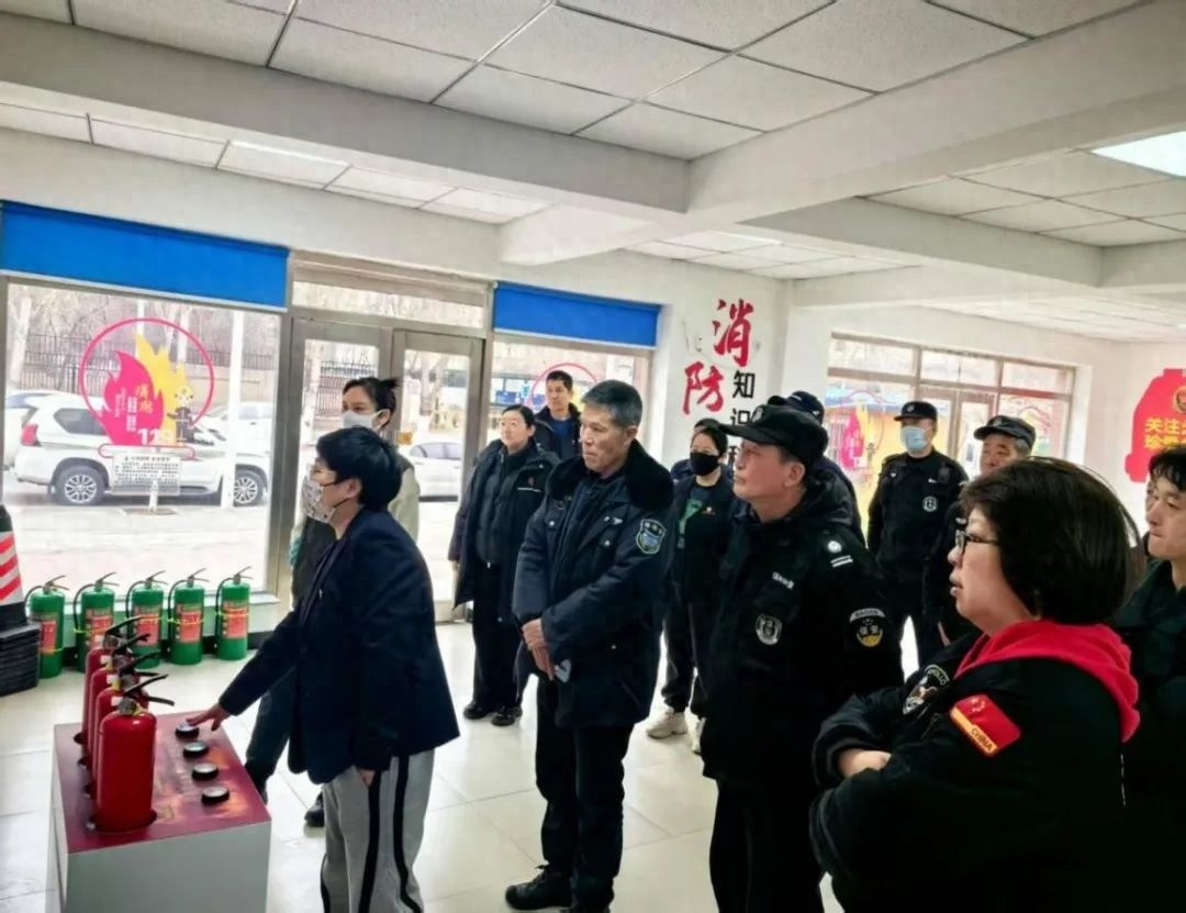 你知道四类灭火器如何正确使用吗？这场演练让你零距离掌握救命技能