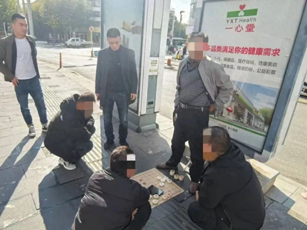 家族式诈骗团伙落网！32起案件涉案150万，你还在街头下注吗？  第1张