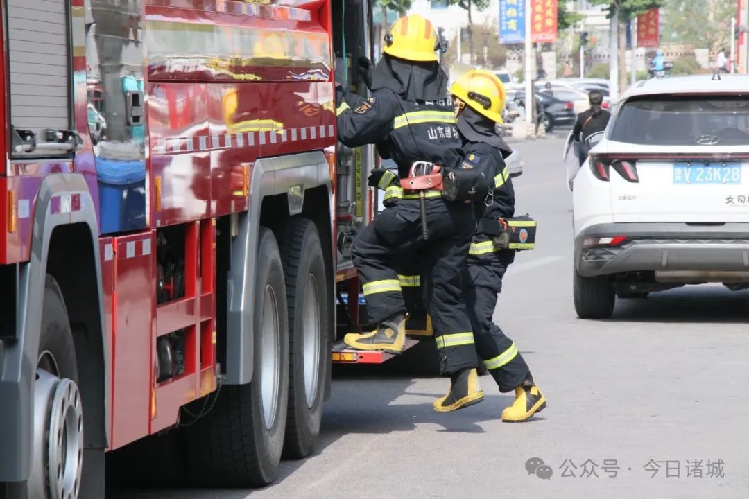 鑫城广场消防演练震撼上演！速度与安全的实战较量？你知道多惊险吗  第6张
