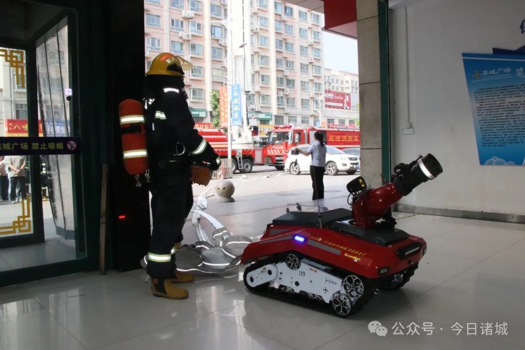鑫城广场消防演练震撼上演！速度与安全的实战较量？你知道多惊险吗  第7张