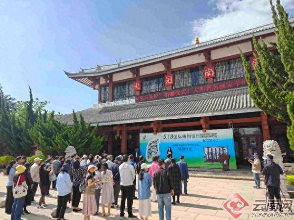 5月16日！瓷画大家辛恒捐赠的青花鸡足山山水六条屏有何独特之处？