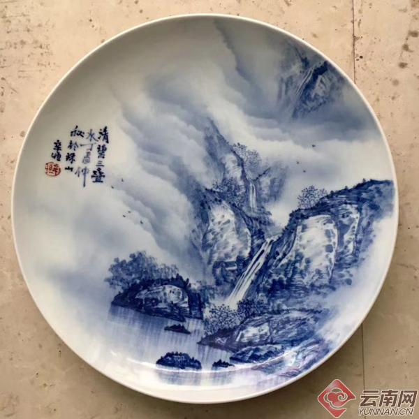 5月16日！瓷画大家辛恒捐赠的青花鸡足山山水六条屏有何独特之处？  第12张