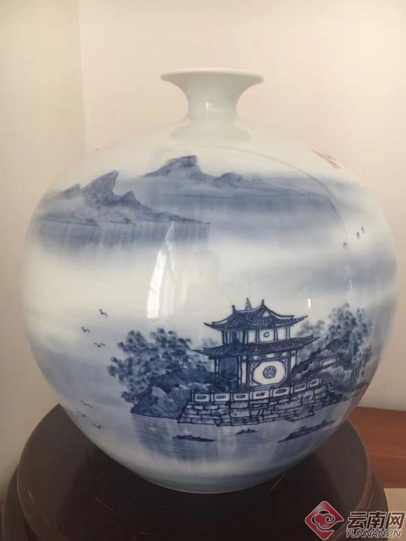 5月16日！瓷画大家辛恒捐赠的青花鸡足山山水六条屏有何独特之处？  第4张