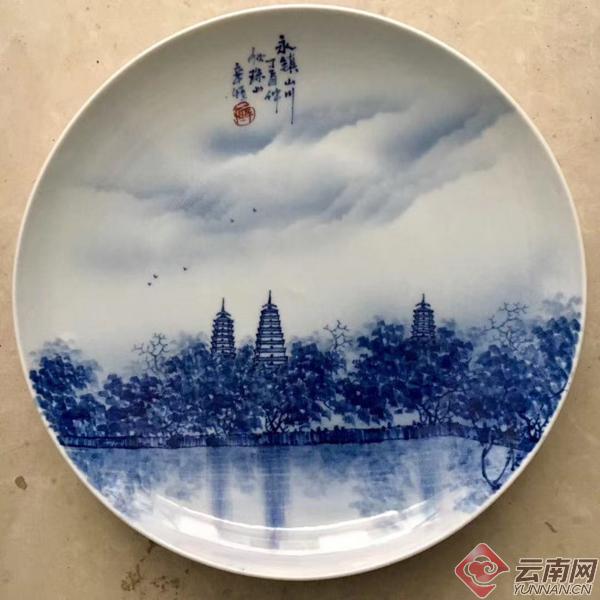 5月16日！瓷画大家辛恒捐赠的青花鸡足山山水六条屏有何独特之处？  第10张
