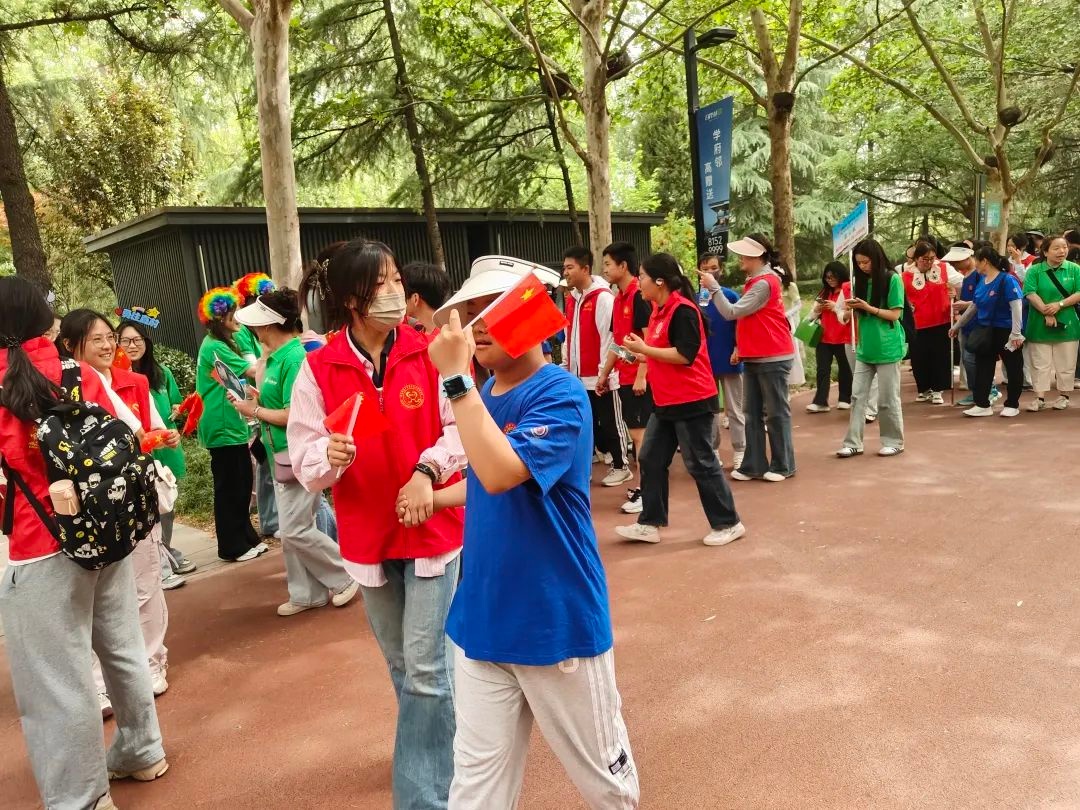 全国助残日！西安这场公益健步走活动有多暖？110组家庭携手同行  第5张