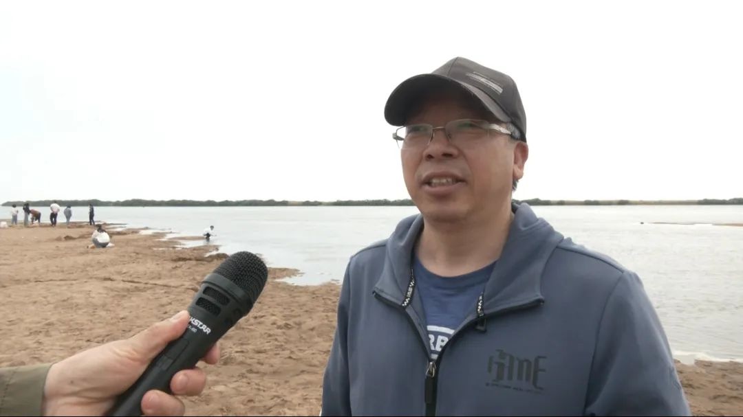气温攀升好去处！绥滨宾馆沙滩搭帐篷免费供人用？快来体验  第3张