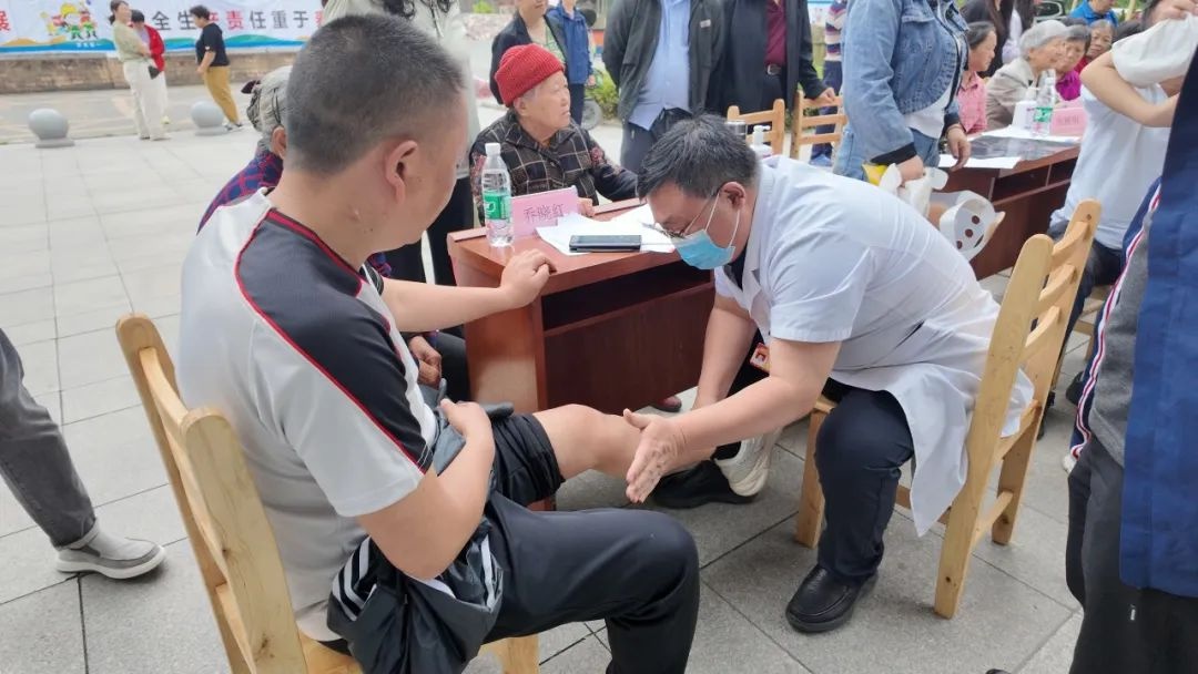 5月17日！37位全国医务志愿者为320位群众做了这件大事？  第3张