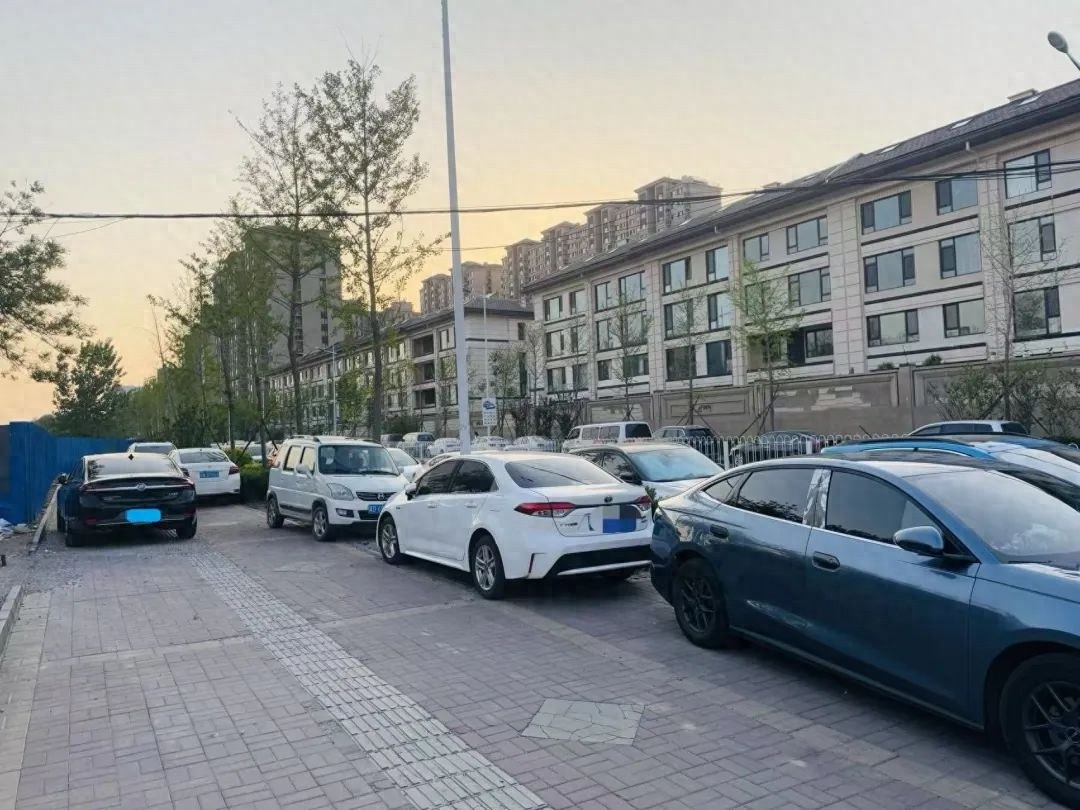通州区台湖镇这块闲置空地能否成停车场？停车难咋解