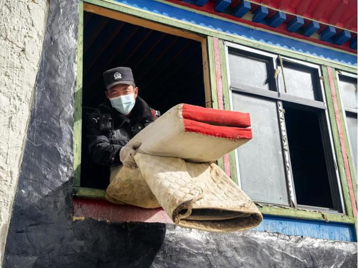 惊险！31户危房家具空中搬运，你敢想象这样的救援场景吗？  第13张