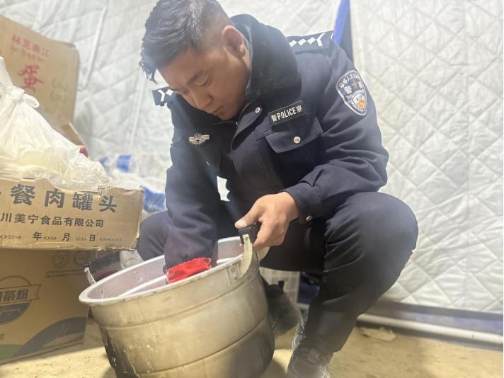 惊险！31户危房家具空中搬运，你敢想象这样的救援场景吗？  第14张