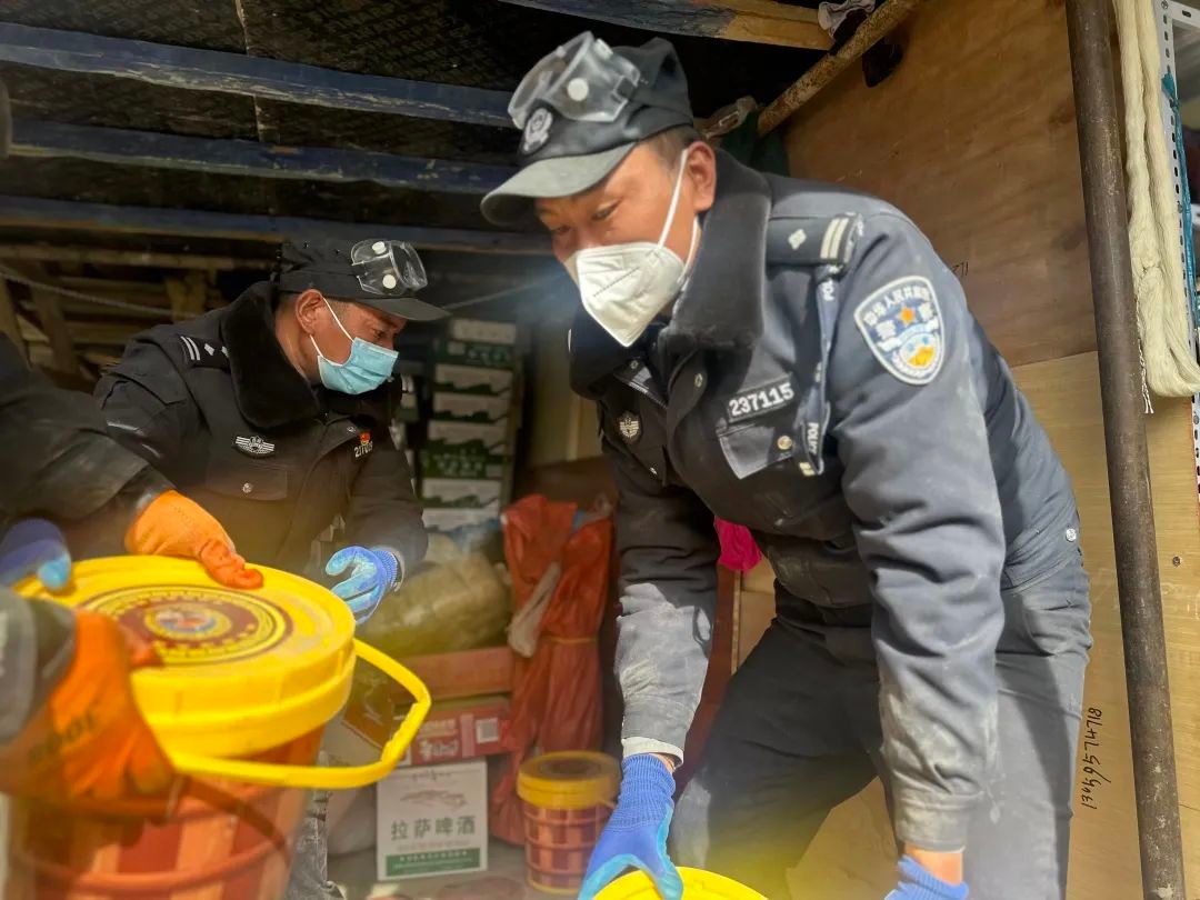惊险！31户危房家具空中搬运，你敢想象这样的救援场景吗？  第15张