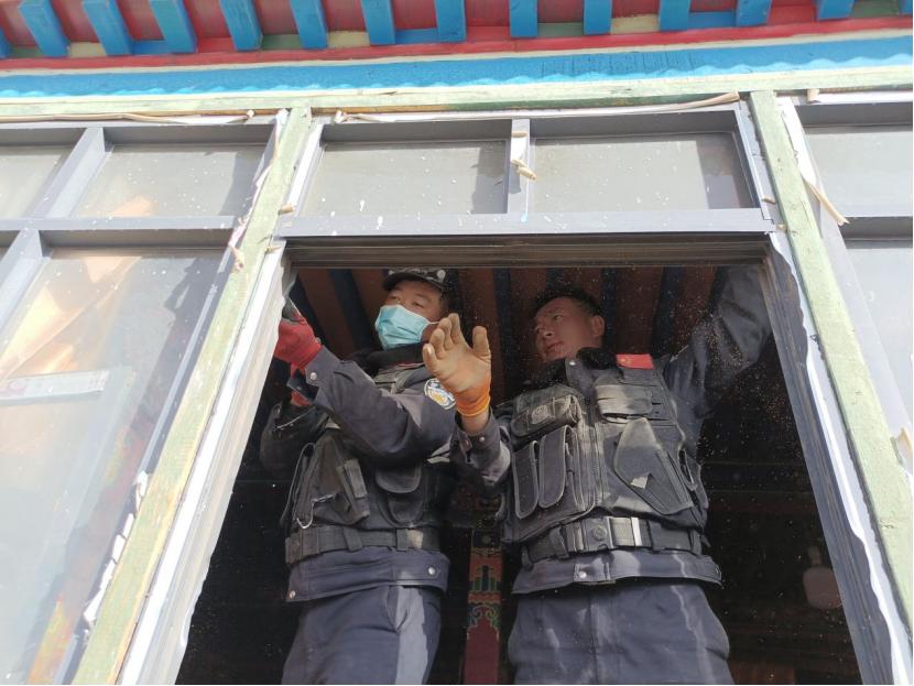 惊险！31户危房家具空中搬运，你敢想象这样的救援场景吗？  第3张