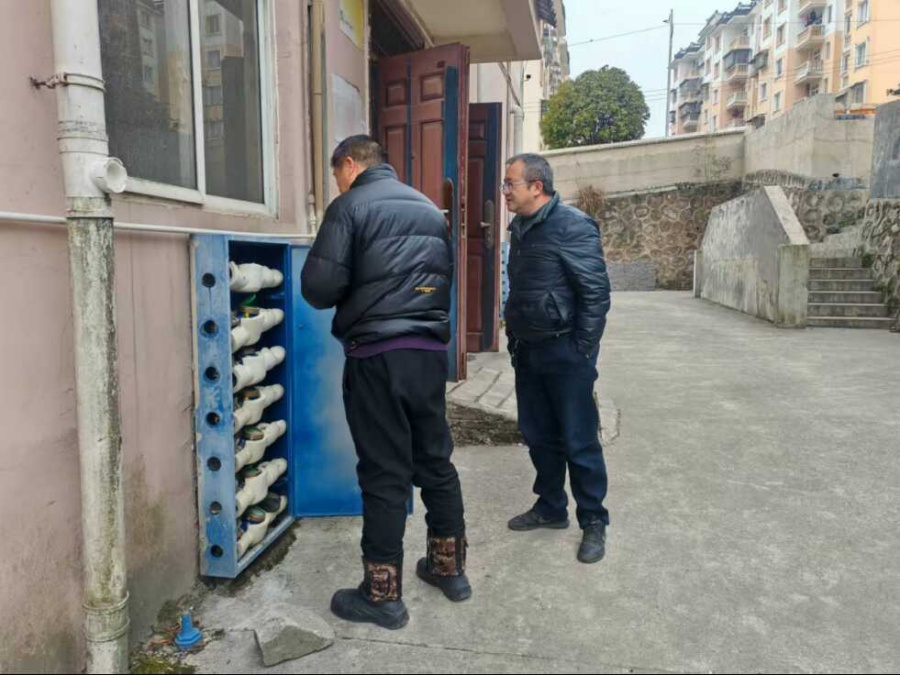 丹寨县如何应对低温雨雪凝冻天气，确保供水安全？揭秘水务局的未雨绸缪行动  第2张