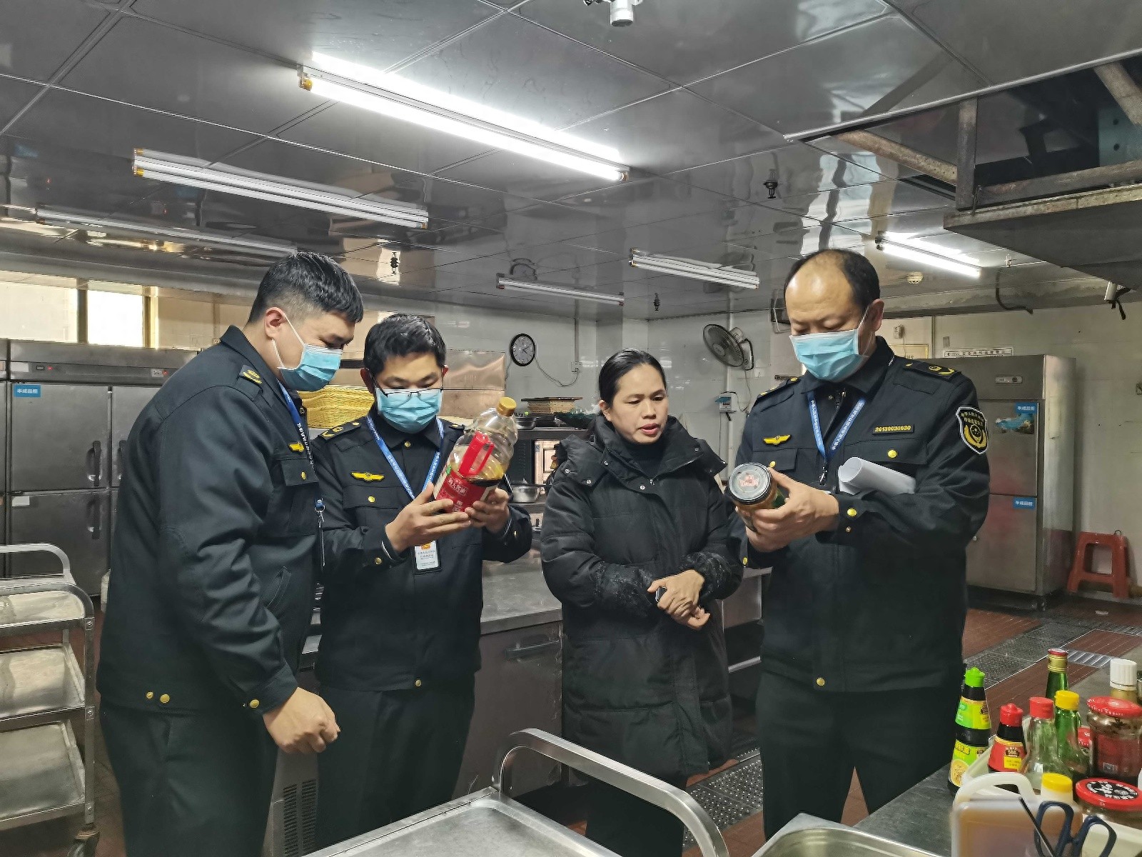 春节年夜饭安全大检查！来宾市12家酒店后厨卫生状况曝光，你敢吃吗？  第1张