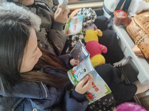 春运暖途：青年志愿者如何让返乡农民工感受到社会的温暖与力量？  第12张