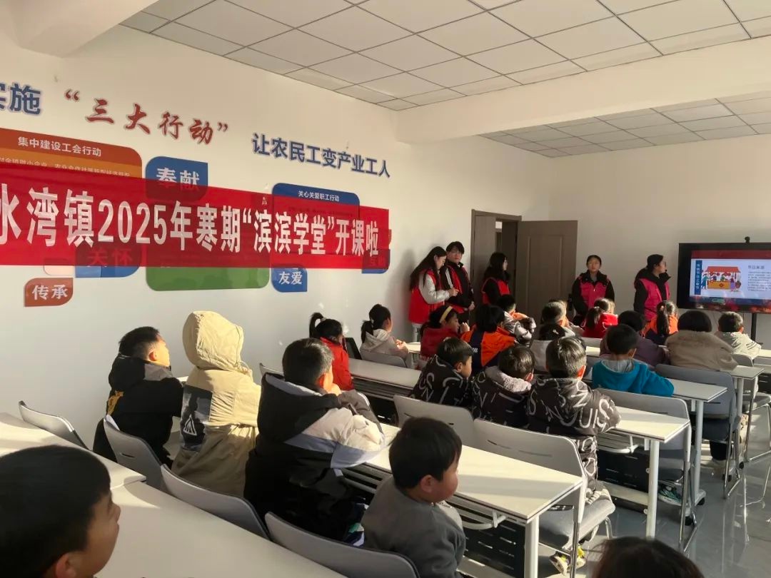 2025春节习俗大揭秘！你知道贴春联、放鞭炮背后的故事吗？  第2张