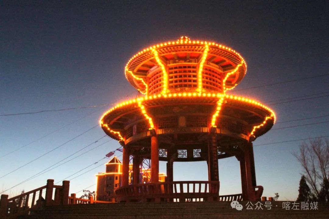夜幕下的东山森林公园，189级台阶竟变身流光溢彩的溪流！你见过这样的奇景吗？  第2张