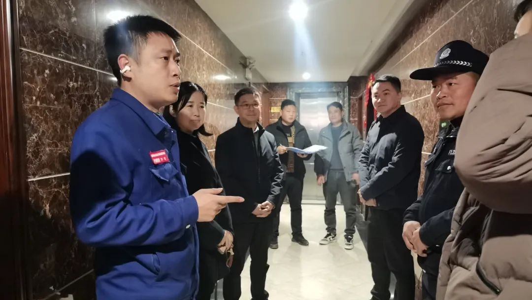 春节前夕，岳阳警方如何守护你的安全与幸福？揭秘夜间治安巡防行动  第11张