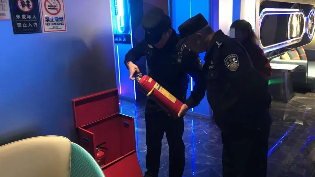 春节前夕，岳阳警方如何守护你的安全与幸福？揭秘夜间治安巡防行动  第12张