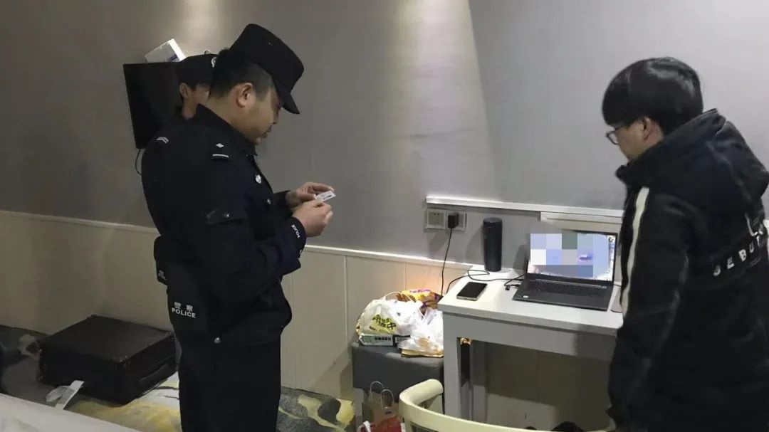 春节前夕，岳阳警方如何守护你的安全与幸福？揭秘夜间治安巡防行动  第9张