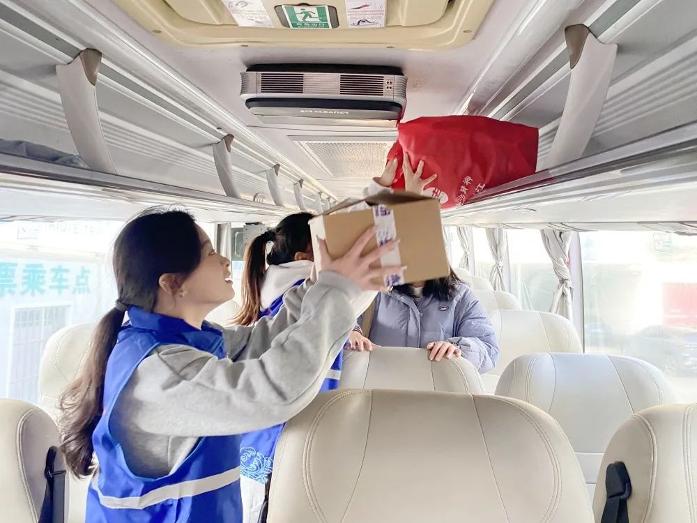 青春志愿行温暖回乡路！2025年春运暖冬行动，志愿者如何让春节出行更温馨？  第2张