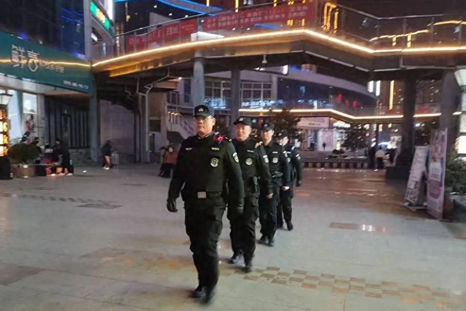 春节安全无忧！西和县特巡警大队如何让警灯闪烁、安全感倍增？