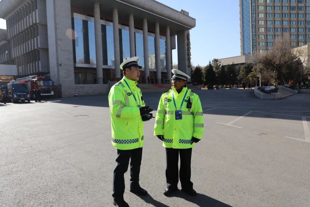 西宁交警如何以最高标准护航省两会？揭秘背后的严控措施  第2张