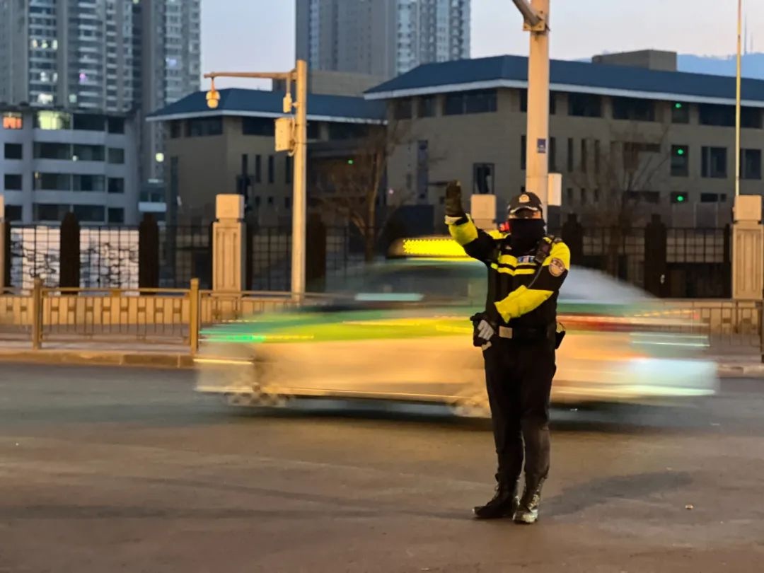 西宁交警如何以最高标准护航省两会？揭秘背后的严控措施  第10张