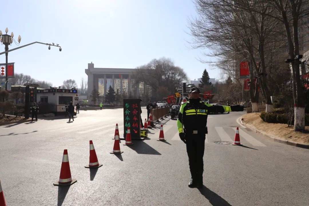 西宁交警如何以最高标准护航省两会？揭秘背后的严控措施  第6张