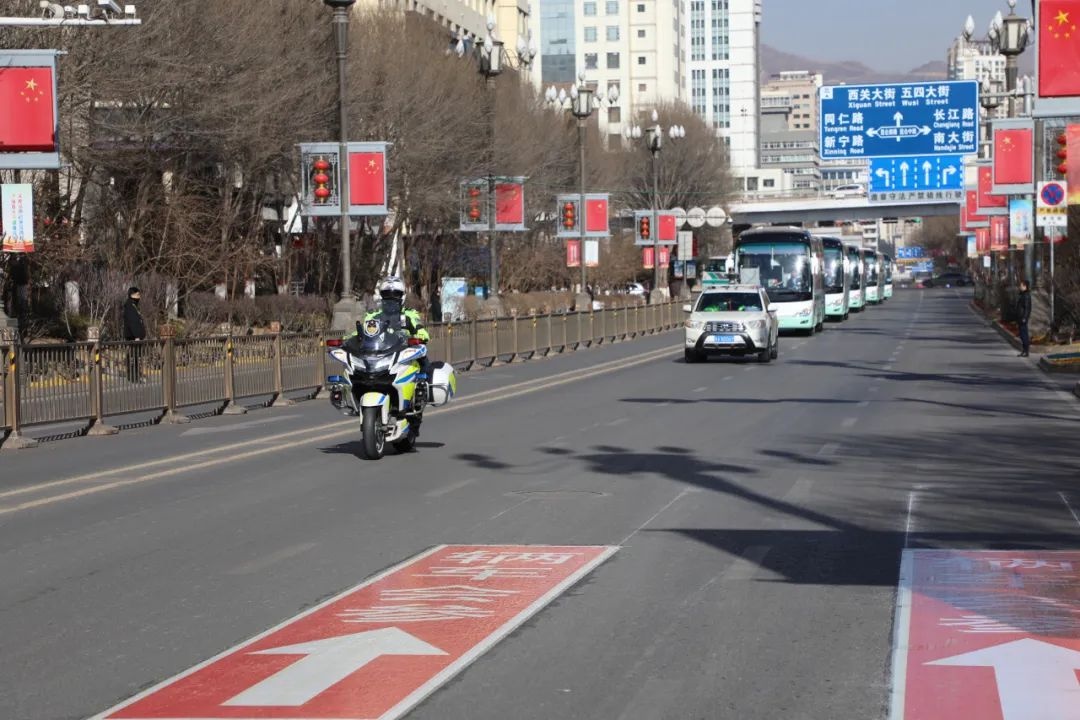 西宁交警如何以最高标准护航省两会？揭秘背后的严控措施  第7张
