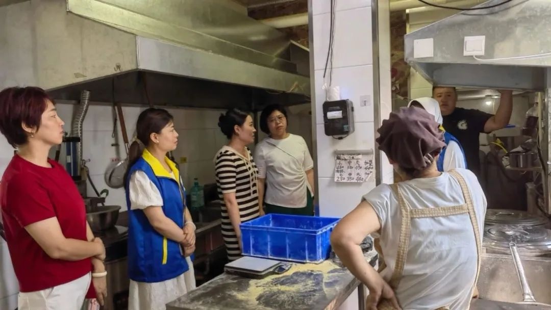 龙岗街道如何通过每周例会筑牢安全防线？2024年安全生产大揭秘  第2张