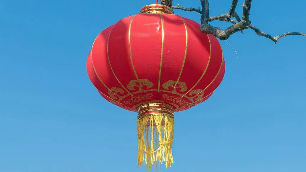 2025年春节，南丹县的红灯笼悬挂方式将大不同！你期待吗？