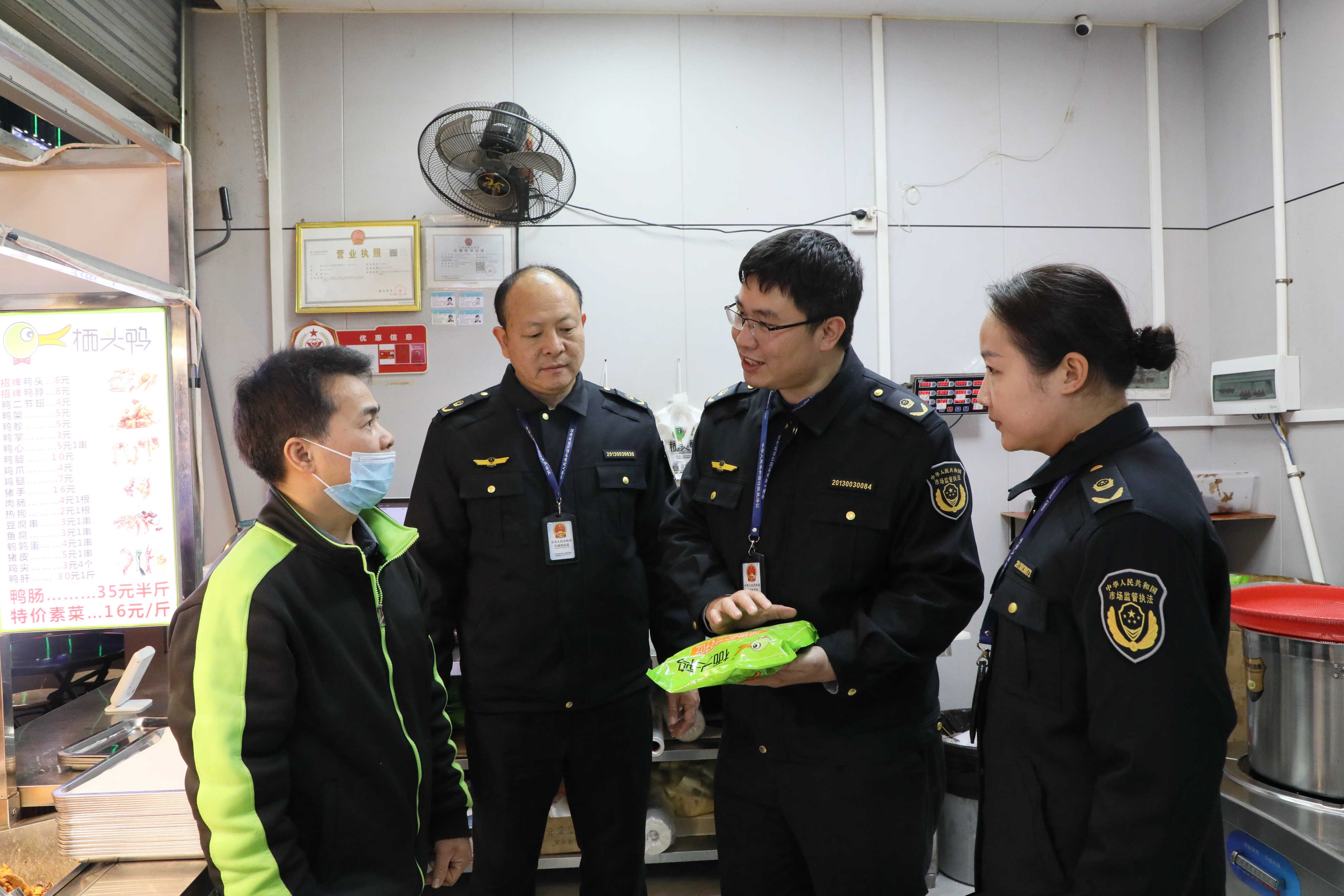 政和步行街夜市摊点竟发现这些问题，你的舌尖安全有保障吗？  第2张