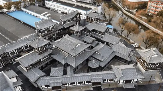 探秘上海国际短视频中心！2000平古装基地如何助力微短剧创新？