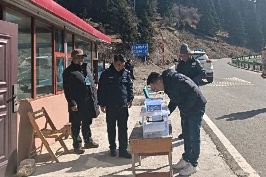 若尔盖县如何守住森林草原防火安全线？揭秘他们的硬核措施